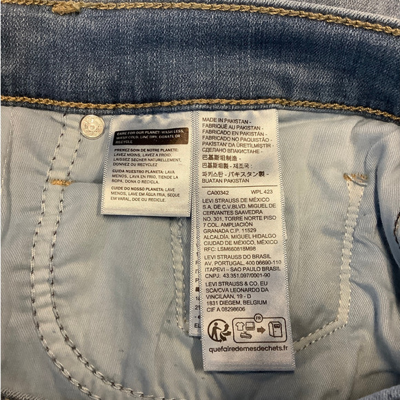 Levis Women's 28 Blue Light Wash Denim 315 Shaping Bootcut Jeans Mid Rise L3-3 - Picture 8 of 9